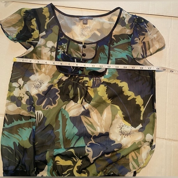 Apt. 9 Womens Size Medium Flutter Sleeve Ruching Hem Camo Tropical Blouse - Picture 3 of 8